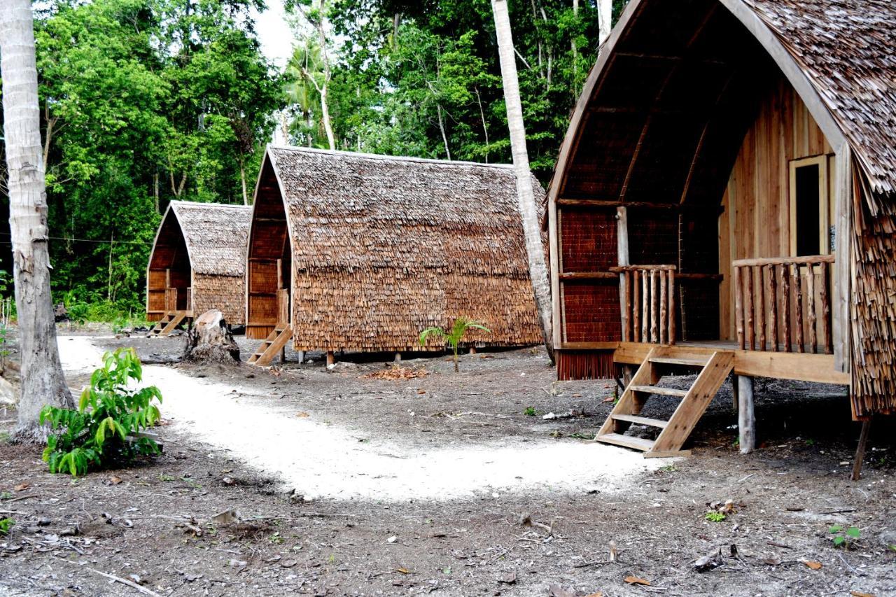 Kalemo Beach Bungalow Hotel Batudaka Bagian luar foto