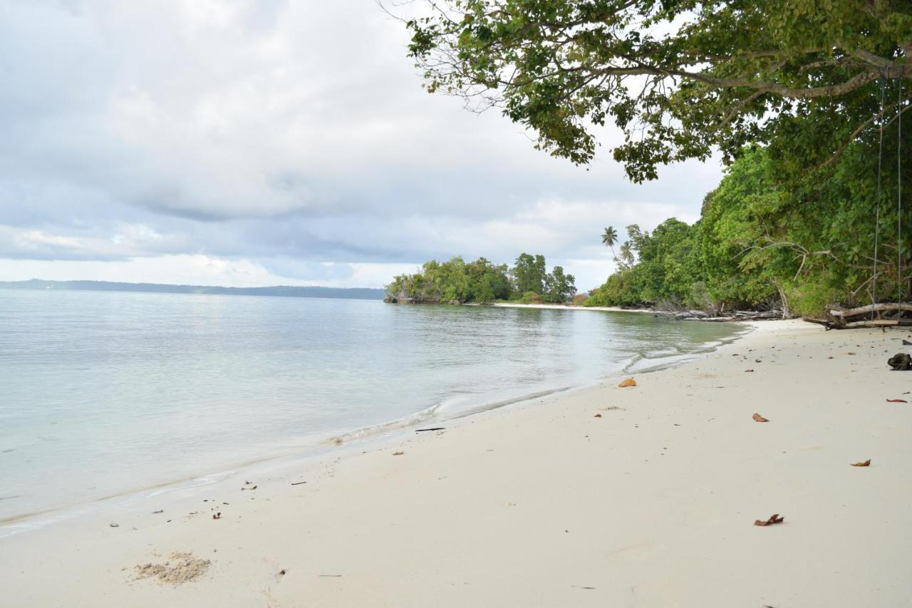 Kalemo Beach Bungalow Hotel Batudaka Bagian luar foto