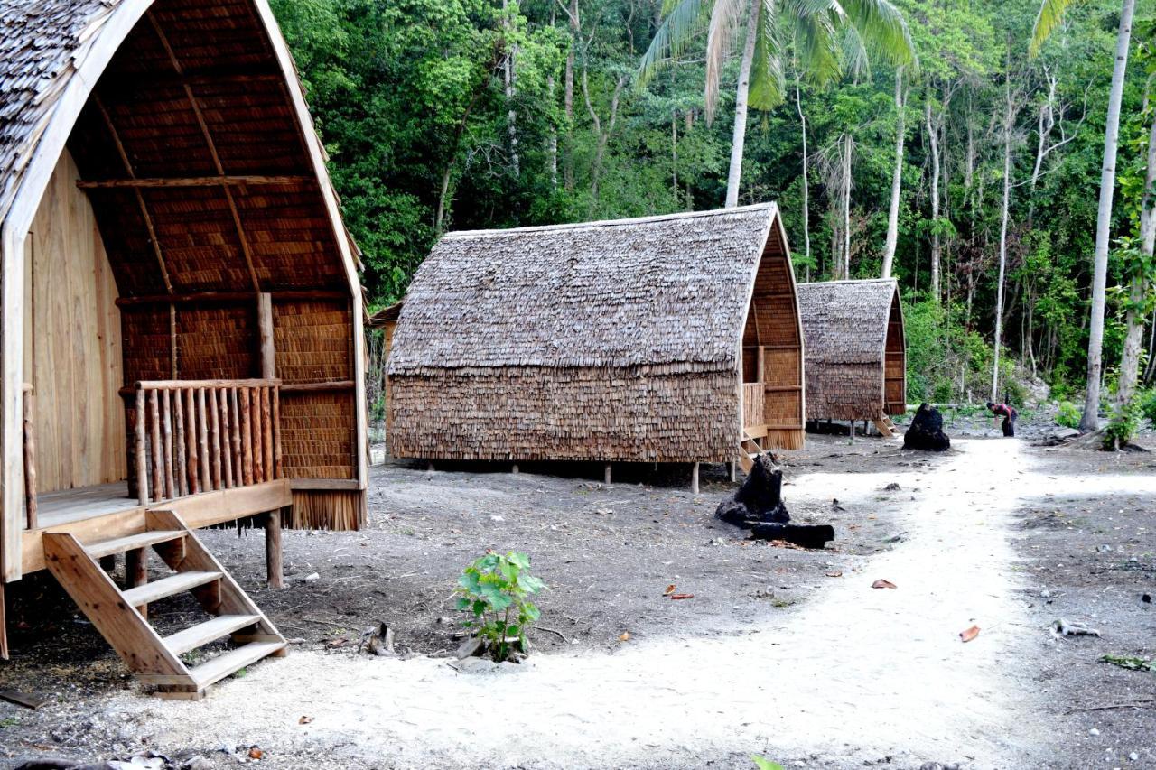 Kalemo Beach Bungalow Hotel Batudaka Bagian luar foto