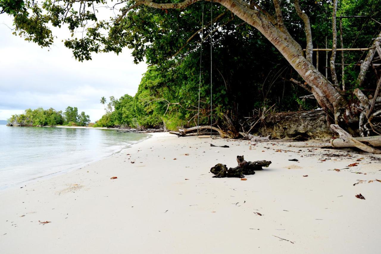 Kalemo Beach Bungalow Hotel Batudaka Bagian luar foto