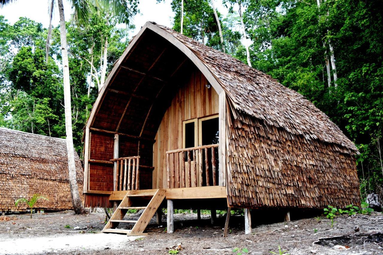 Kalemo Beach Bungalow Hotel Batudaka Bagian luar foto