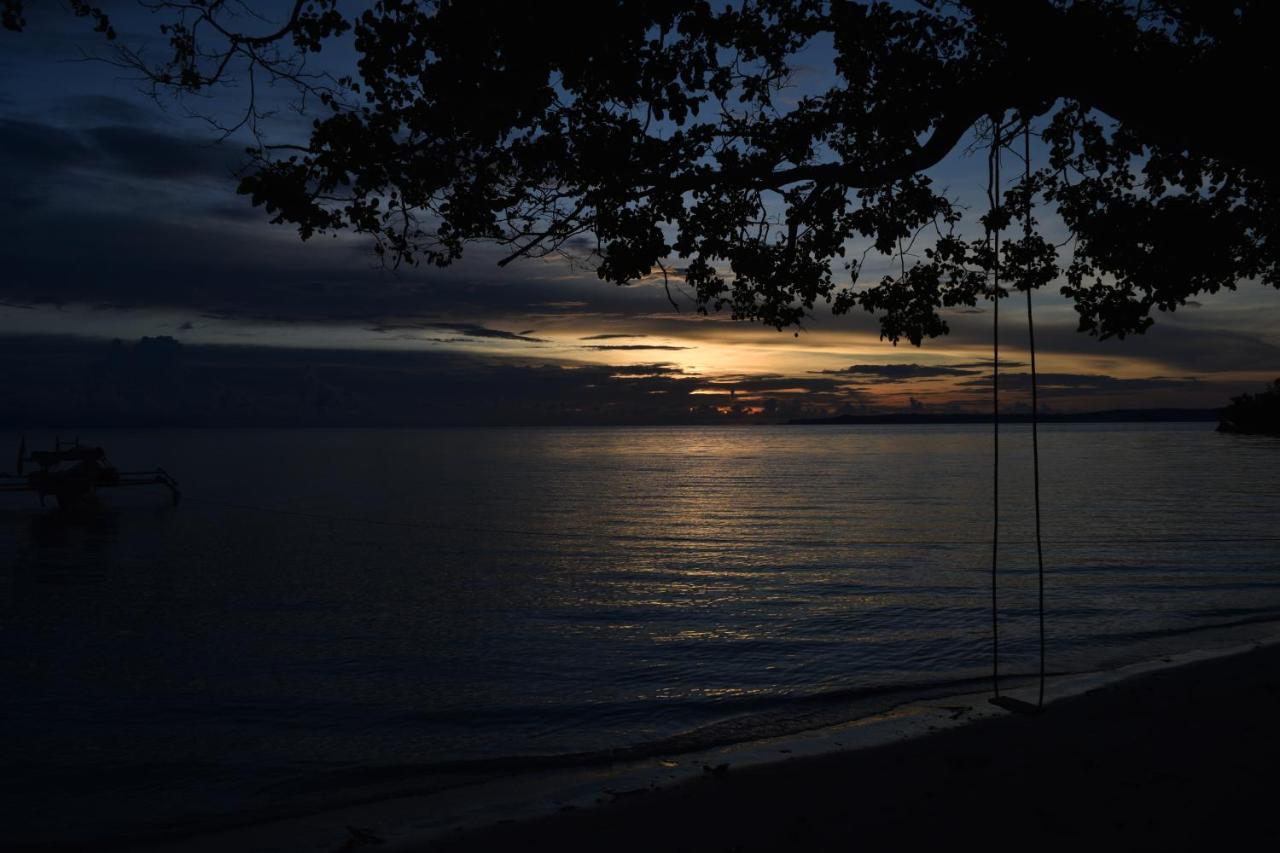 Kalemo Beach Bungalow Hotel Batudaka Bagian luar foto