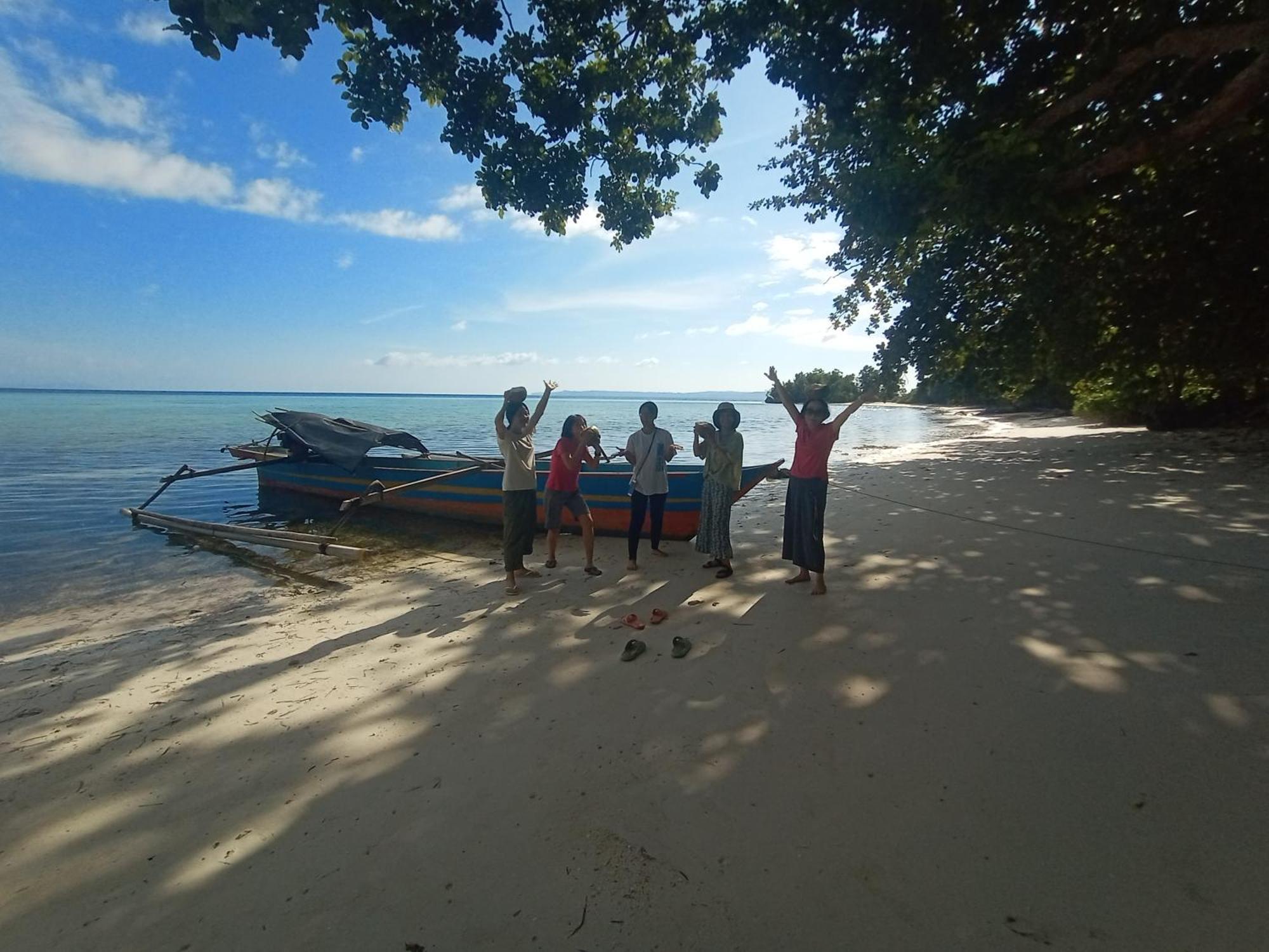 Kalemo Beach Bungalow Hotel Batudaka Bagian luar foto