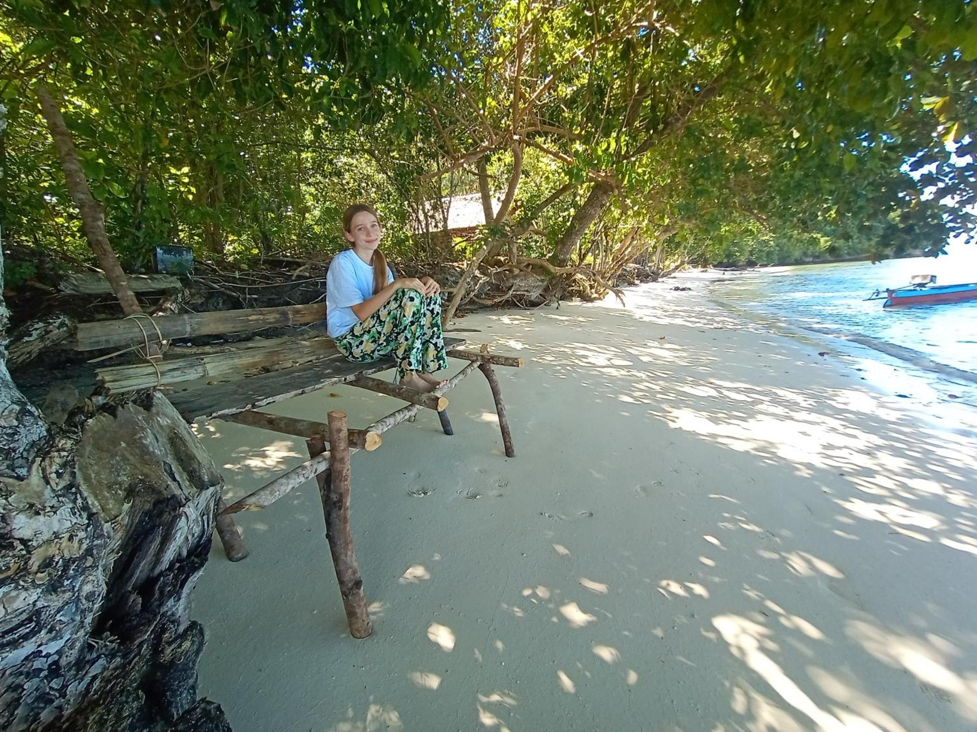 Kalemo Beach Bungalow Hotel Batudaka Bagian luar foto