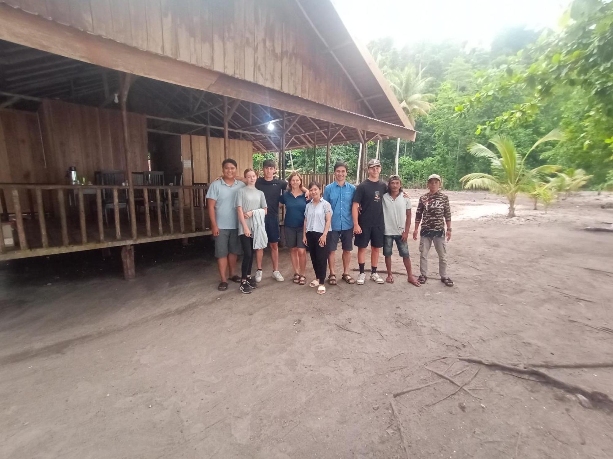 Kalemo Beach Bungalow Hotel Batudaka Bagian luar foto